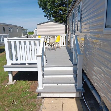 Great 8 Berth Caravan For Hire At Seawick Holiday Park In Essex Ref 27227Sw Clacton-on-Sea Ngoại thất bức ảnh