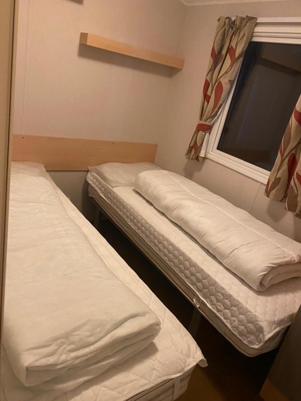 Great 8 Berth Caravan For Hire At Seawick Holiday Park In Essex Ref 27227Sw Clacton-on-Sea Ngoại thất bức ảnh